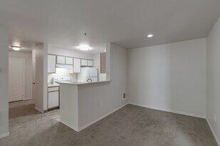 Cambridge Crossing Apartments in Beaverton, OR - Building Photo