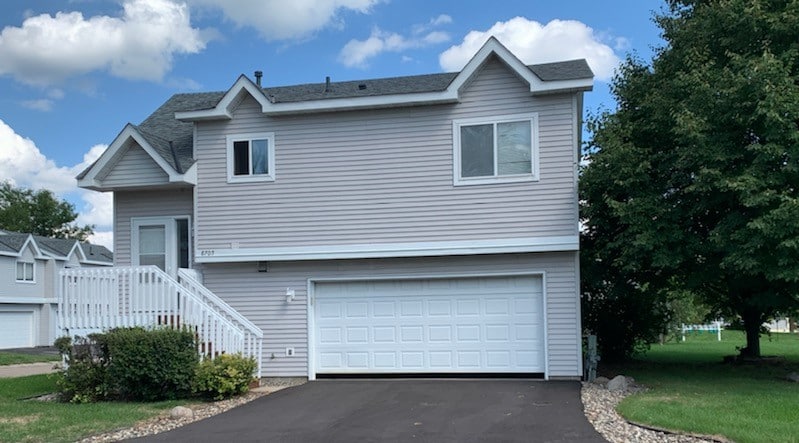 8705 Glasgow Ln in Saint Bonifacius, MN - Building Photo