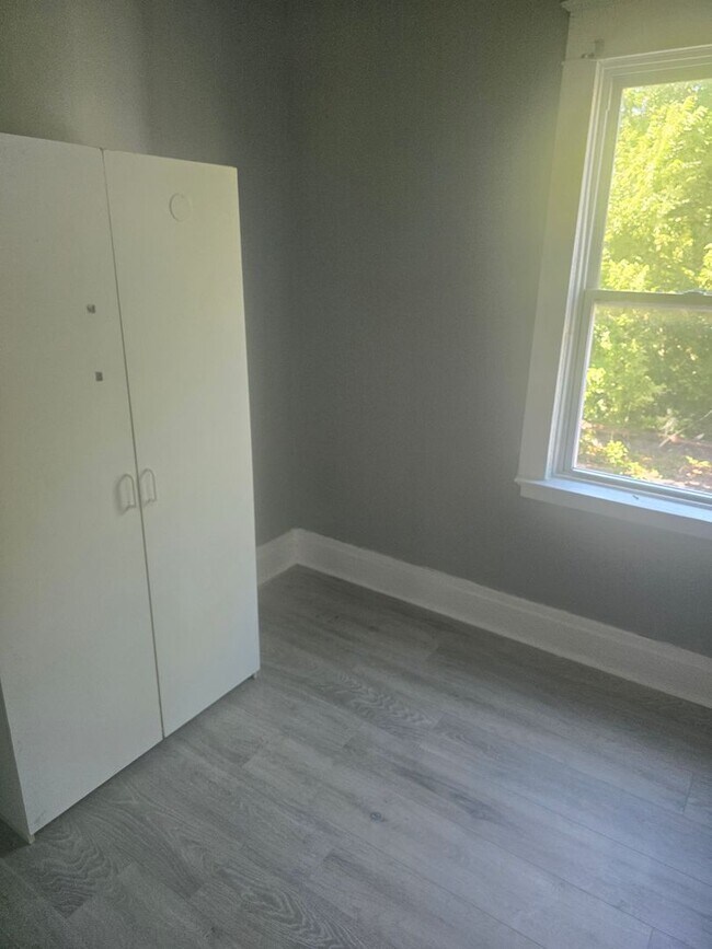 854 Niagara St-Unit -Upper in Buffalo, NY - Building Photo - Building Photo