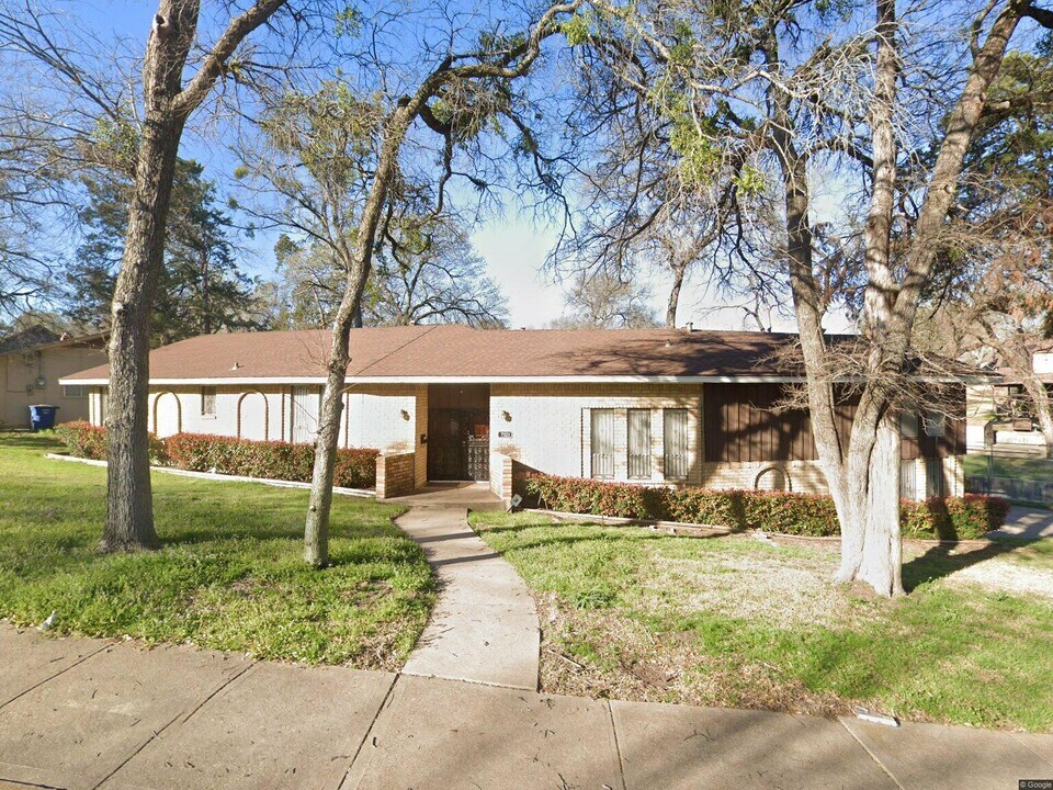7321 Indian Ridge Trl in Dallas, TX - Building Photo