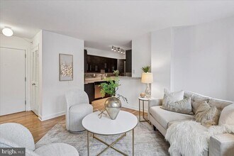 2440 16th St NW in Washington, DC - Foto de edificio - Building Photo