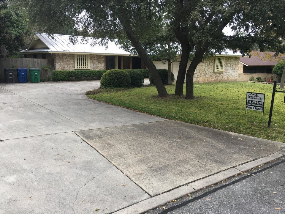 5406 Chancellor St in San Antonio, TX - Building Photo