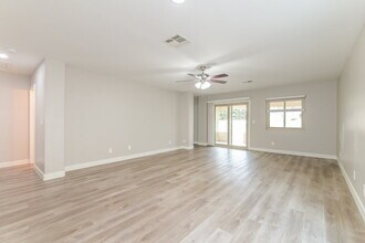 1057 Spotted Bull Ct in Henderson, NV - Building Photo - Building Photo