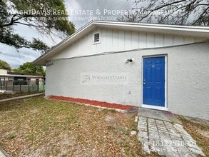 10015 N Aster Ave in Tampa, FL - Building Photo - Building Photo