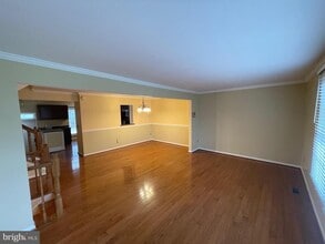 14315 Uniform Dr in Centreville, VA - Building Photo - Building Photo