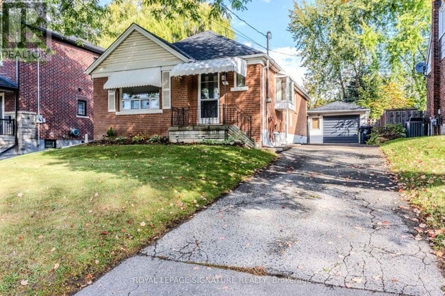 property at 10 Holswade Rd