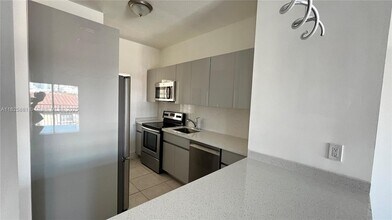 695 SW 11th St in Miami, FL - Building Photo - Building Photo