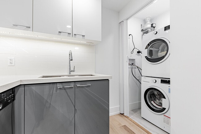 201 Sherbourne St in Toronto, ON - Building Photo - Building Photo