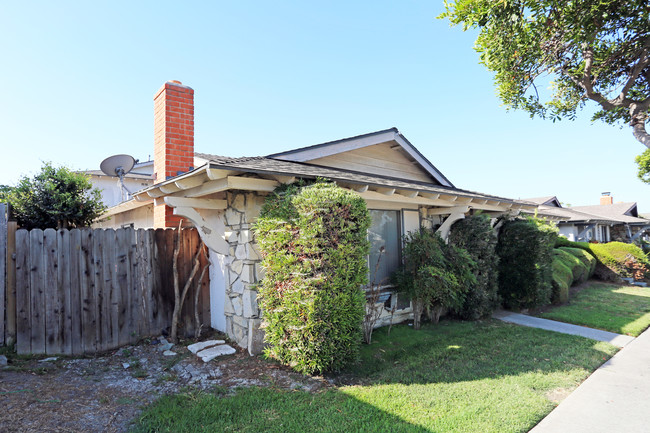 7212 Heil Ave in Huntington Beach, CA - Building Photo - Building Photo