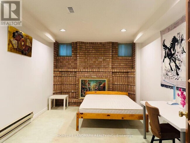 325 Wilfred Ave in Toronto, ON - Building Photo - Building Photo