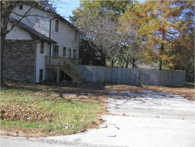 219 E El Cortez Dr in Columbia, MO - Building Photo - Building Photo