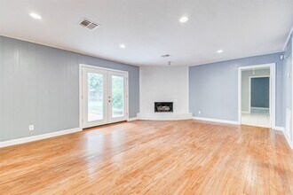 10062 Haddington Dr in Houston, TX - Building Photo - Building Photo