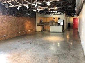 2700 Live Oak St-Unit -201 in Dallas, TX - Building Photo - Building Photo