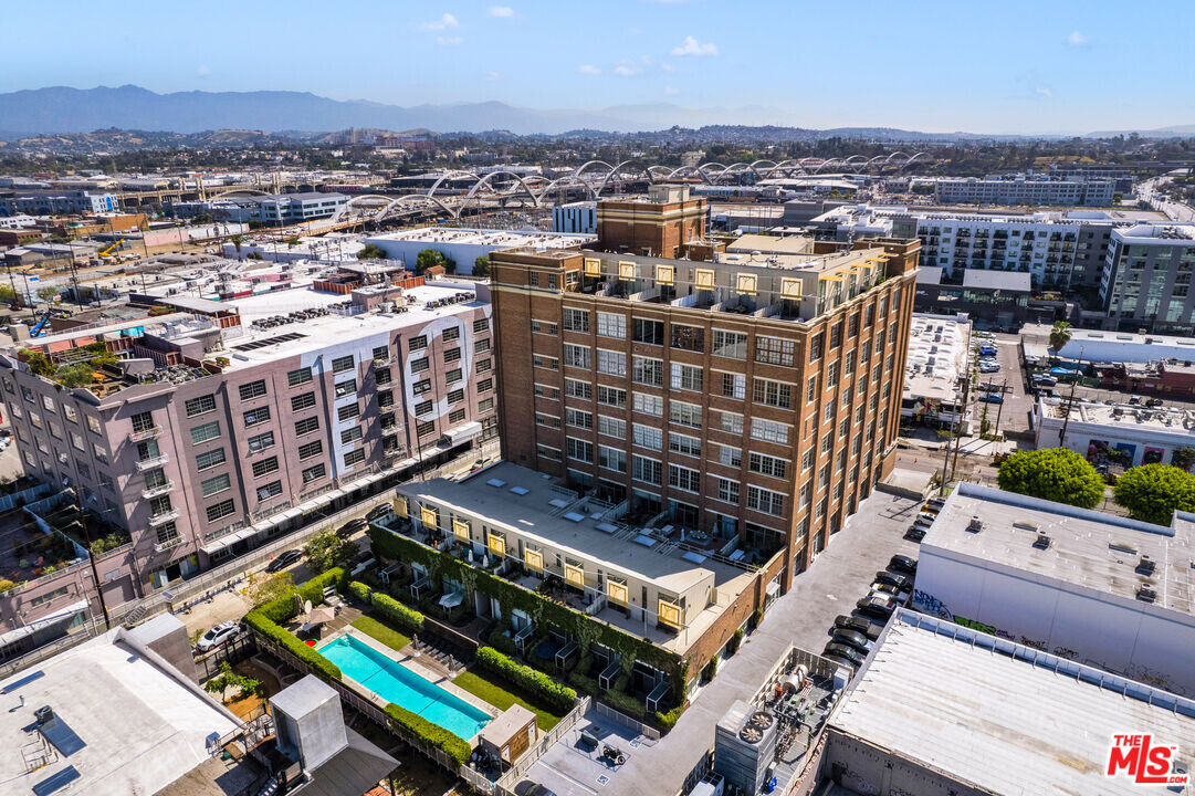 1850 Industrial St in Los Angeles, CA - Building Photo