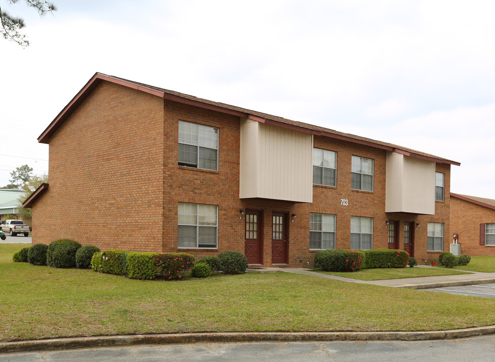 Pineland Apartments in Moultrie, GA - Building Photo