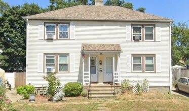21 Saratoga Rd in North Kingstown, RI - Building Photo - Building Photo