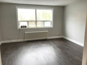 273 Lakeshore Rd E in Mississauga, ON - Building Photo - Building Photo