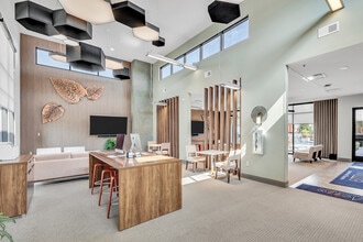Mezzo Apartment Homes in Virginia Beach, VA - Foto de edificio - Building Photo