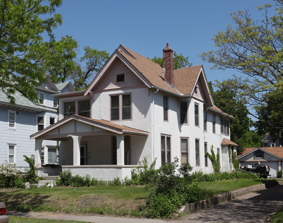 1317 6th St SE in Minneapolis, MN - Foto de edificio