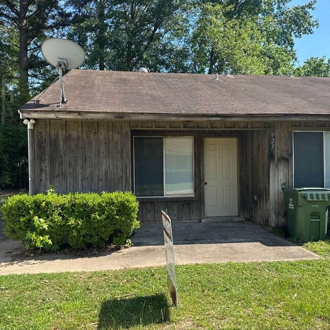 property at 927 Saratoga St