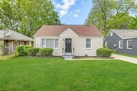 2446 Lynn Iris Dr photo'