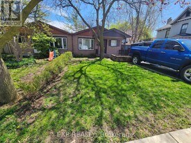 87 Wellington St E in Brampton, ON - Building Photo