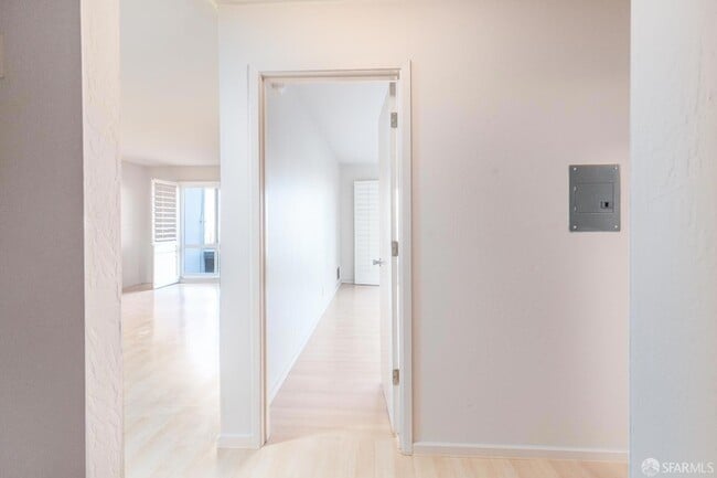 646 Corbett Ave, Unit 305 in San Francisco, CA - Building Photo - Building Photo