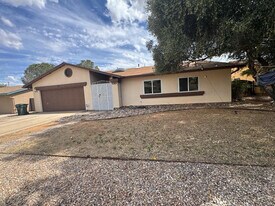 1016 E Cottonwood Dr in Sierra Vista, AZ - Building Photo