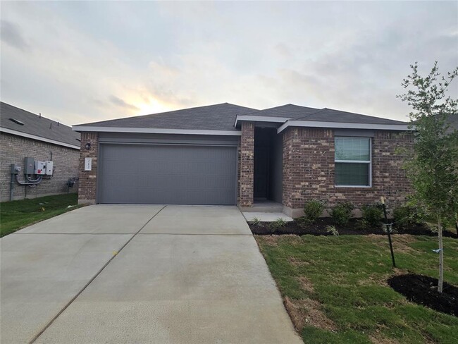 212 Camargue Dr in Hutto, TX - Foto de edificio - Building Photo
