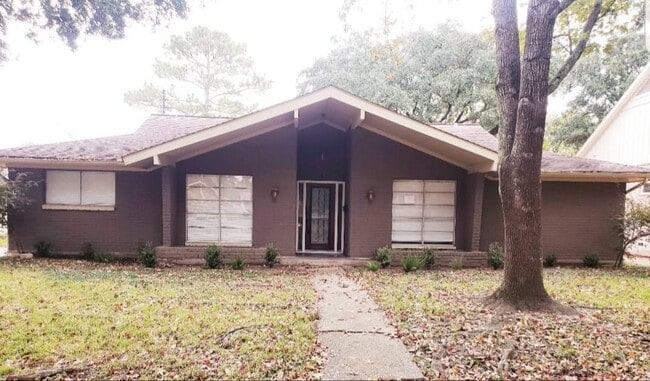 property at 5946 Lattimer Dr