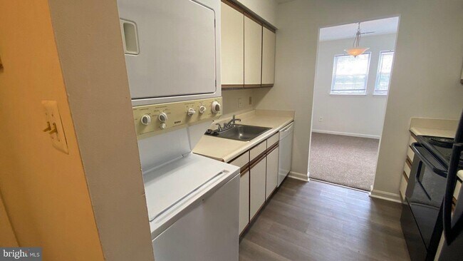 8601 Falls Run Rd-Unit -I in Ellicott City, MD - Building Photo - Building Photo