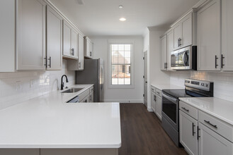 Cambridge Place Luxury Apartments in Athens, AL - Building Photo - Interior Photo