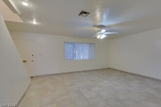 343 Greenbriar Townhouse Way in Las Vegas, NV - Building Photo - Building Photo