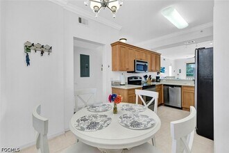 8270 Pathfinder Loop, Unit 815 in Ft. Myers, FL - Foto de edificio - Building Photo