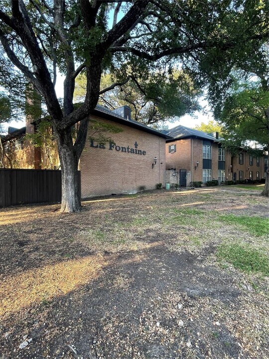 6015 E University Blvd in Dallas, TX - Foto de edificio