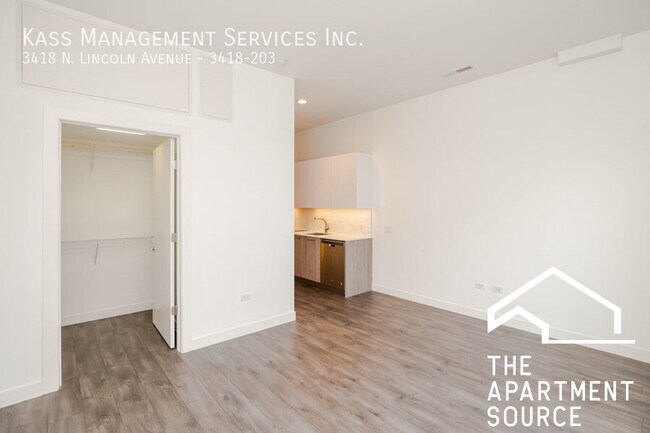 3420 N Lincoln Ave, Unit 203 in Chicago, IL - Foto de edificio - Building Photo
