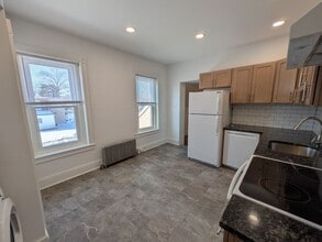 1105 Queen St in Pottstown, PA - Building Photo - Building Photo