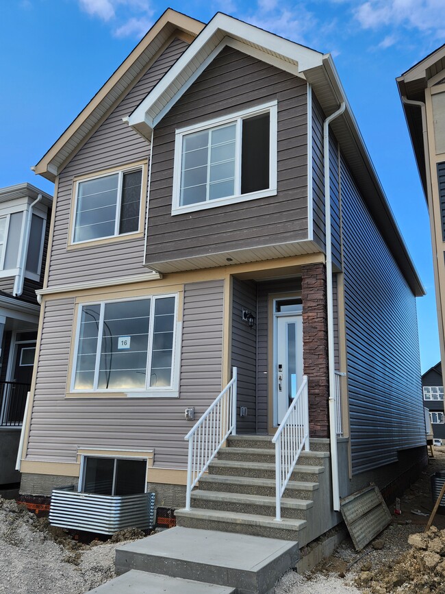 16 Setonstone Gdns SE in Calgary, AB - Building Photo - Building Photo