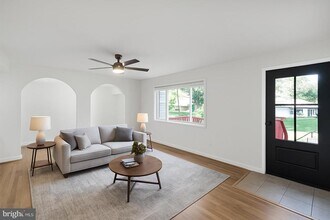 3906 Ronson Dr in Alexandria, VA - Building Photo - Building Photo