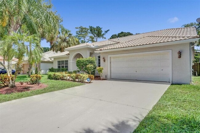 6512 NW 54th Ct in Lauderhill, FL - Foto de edificio - Building Photo