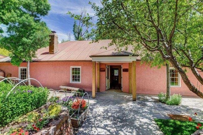 1520 Cerro Gordo Rd in Santa Fe, NM - Building Photo - Building Photo