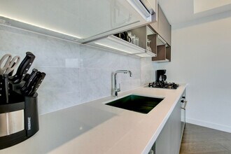 780 Pacific Blvd, Unit SI ID1380057P in Vancouver, BC - Building Photo - Building Photo