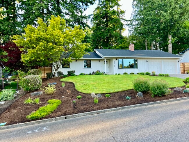 11965 NW Oatfield Ct in Portland, OR - Building Photo - Building Photo