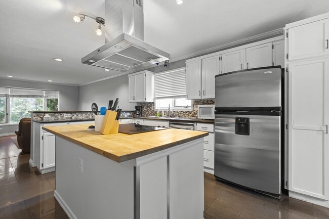 9609-65ave 65 Ave in Grande Prairie, AB - Building Photo - Building Photo
