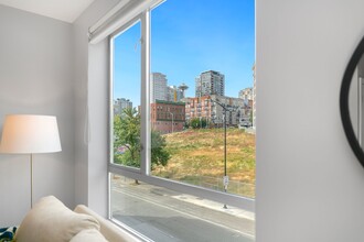 66 Bell St, Unit 31 in Seattle, WA - Building Photo - Building Photo
