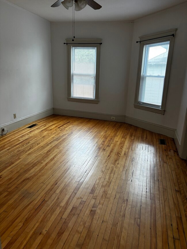 46 Channing St, Unit 1 in Worcester, MA - Foto de edificio - Building Photo