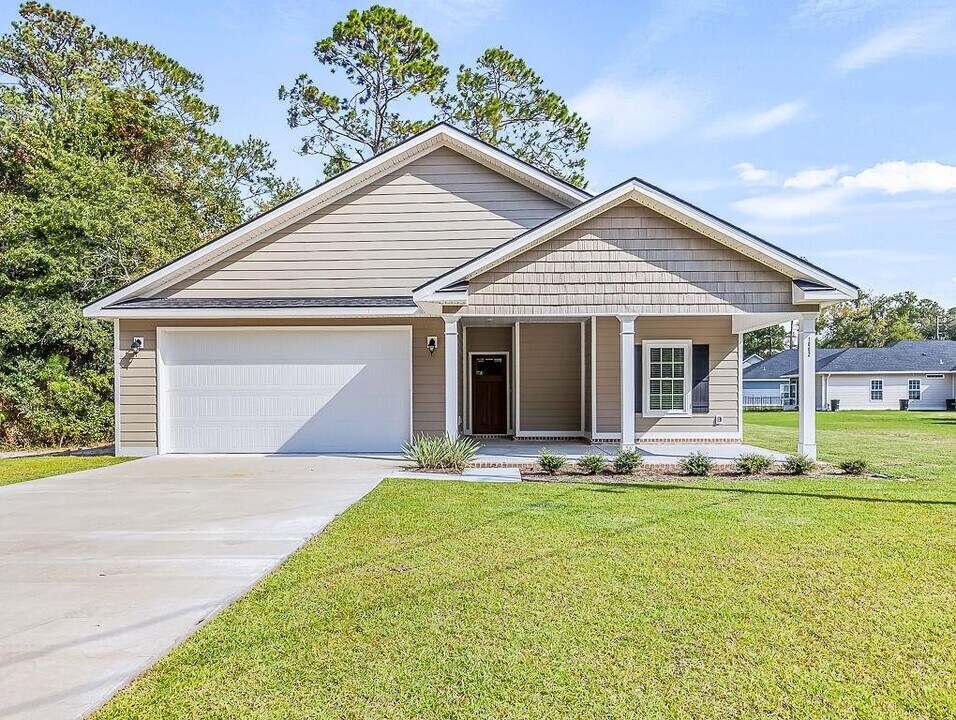 1002 Oglethorpe Ln in Darien, GA - Building Photo