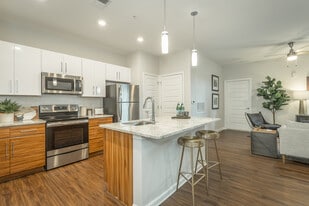 Hawthorne at the W in Chattanooga, TN - Building Photo