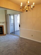 1435 Thrush Plz, Unit 1435 in Brentwood, MO - Foto de edificio - Building Photo