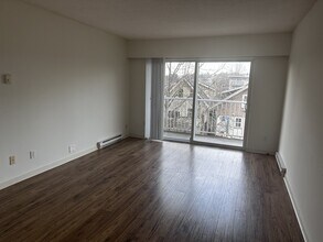 1150 Queens Ave in Victoria, BC - Building Photo - Building Photo